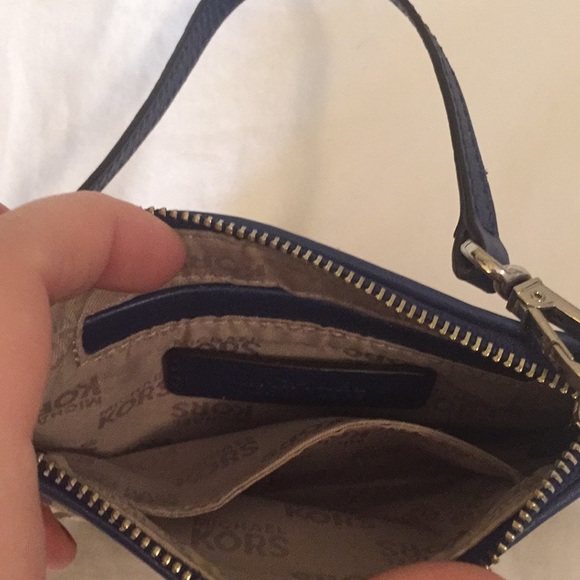 Michael Kors wristlet - Picture 2 of 2